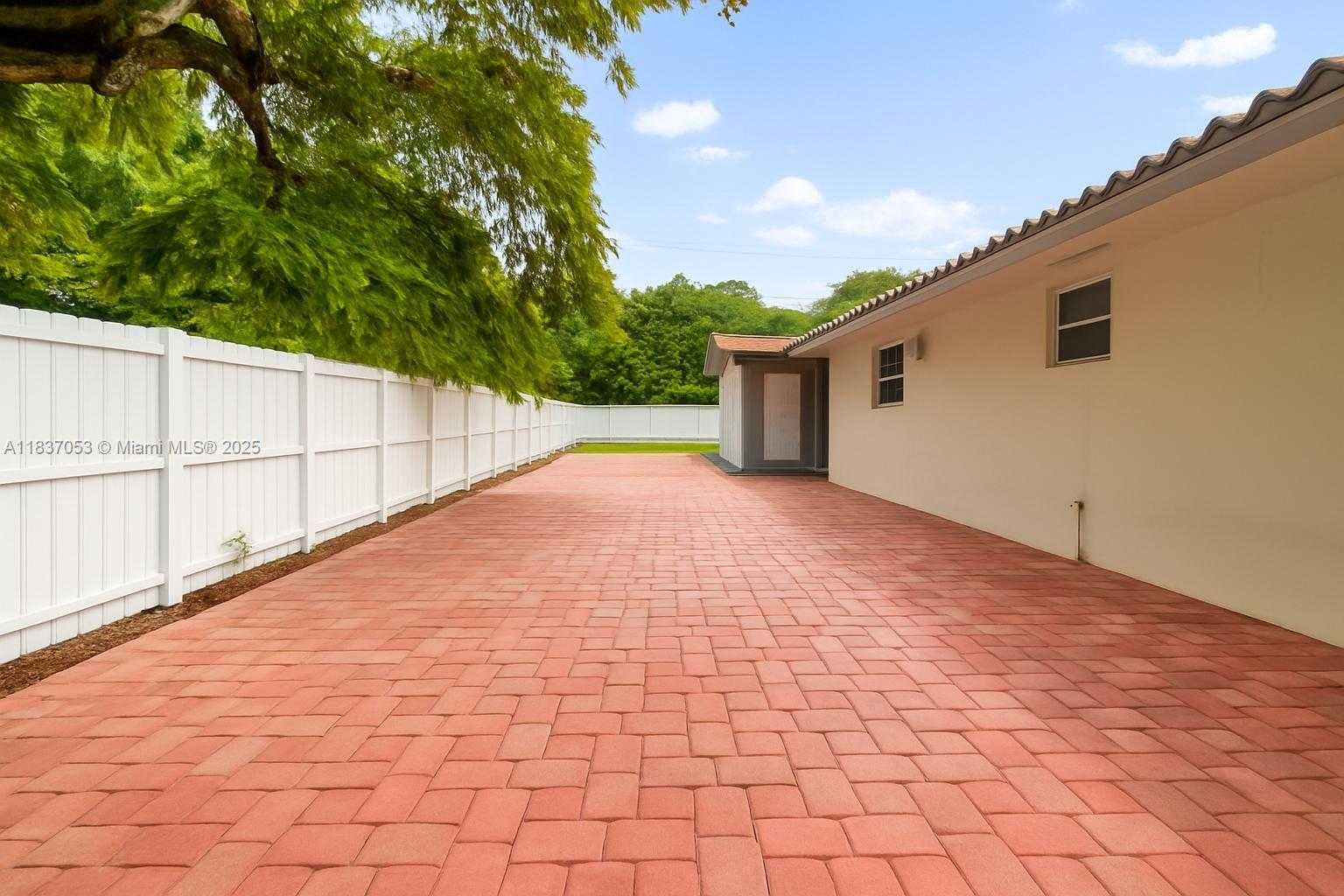 Small Image of 3240 SOUTH WEST 69TH AVE, Miami Number 28
