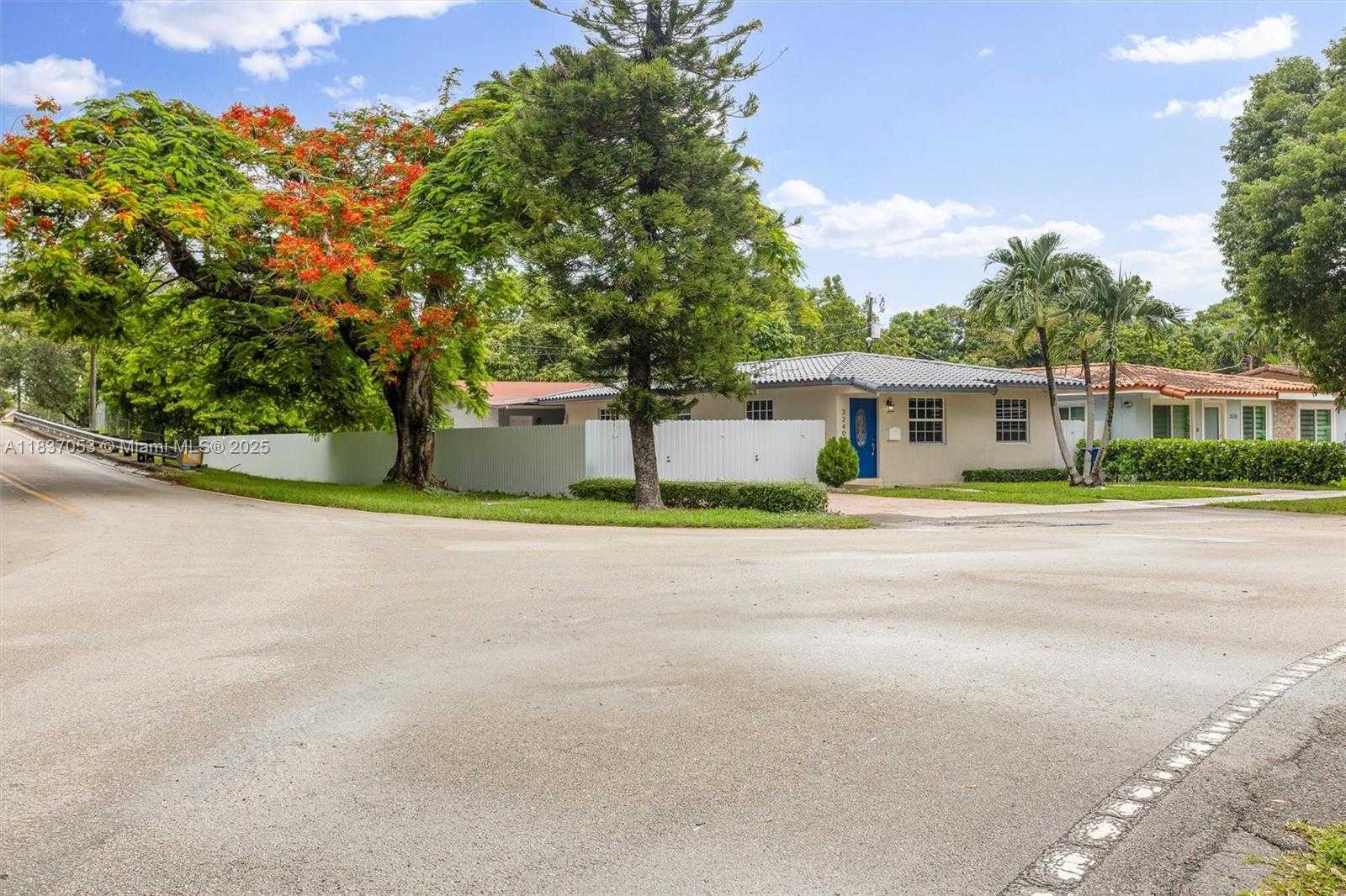 Small Image of 3240 SOUTH WEST 69TH AVE, Miami Number 30