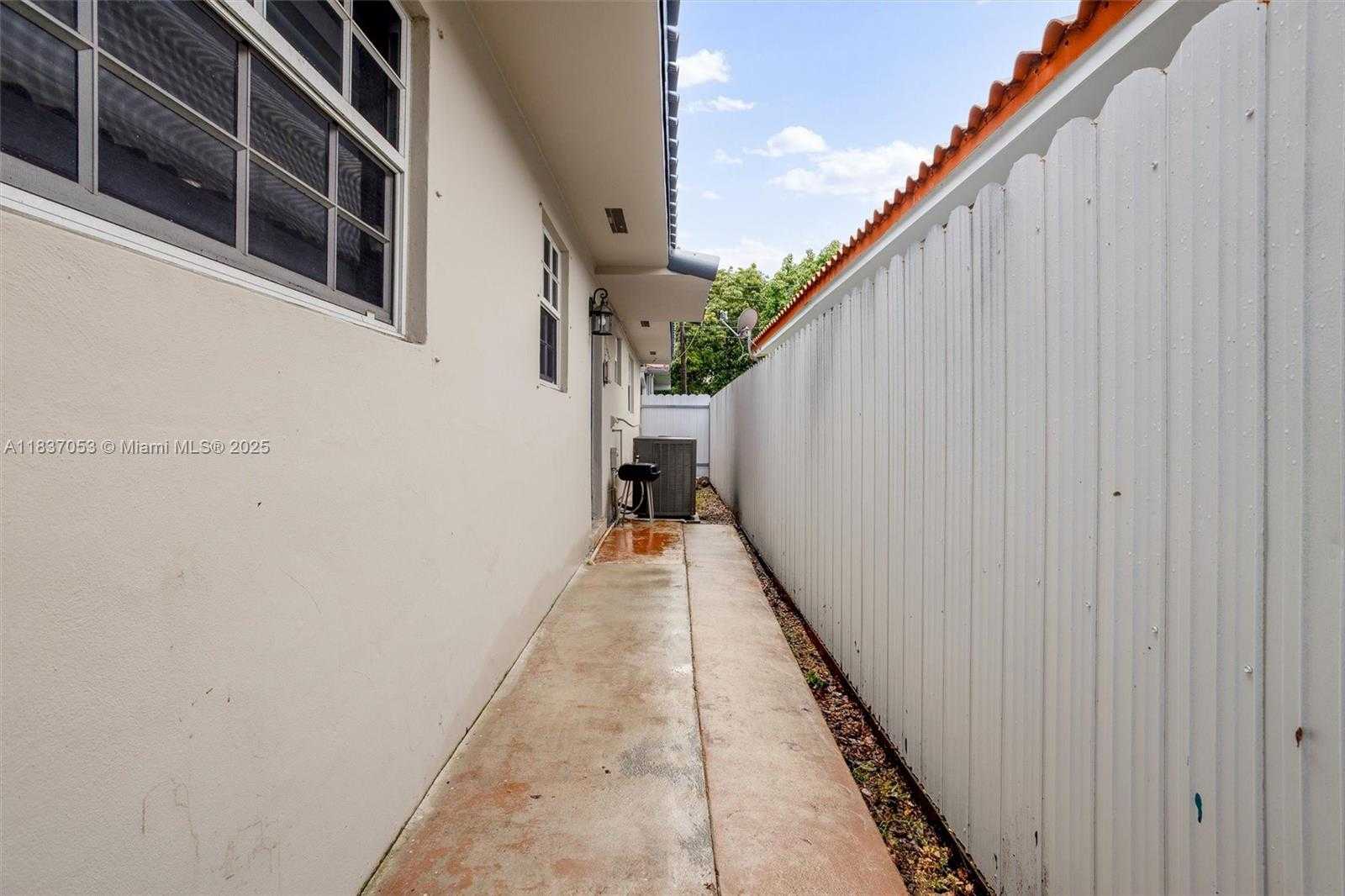 Small Image of 3240 SOUTH WEST 69TH AVE, Miami Number 31