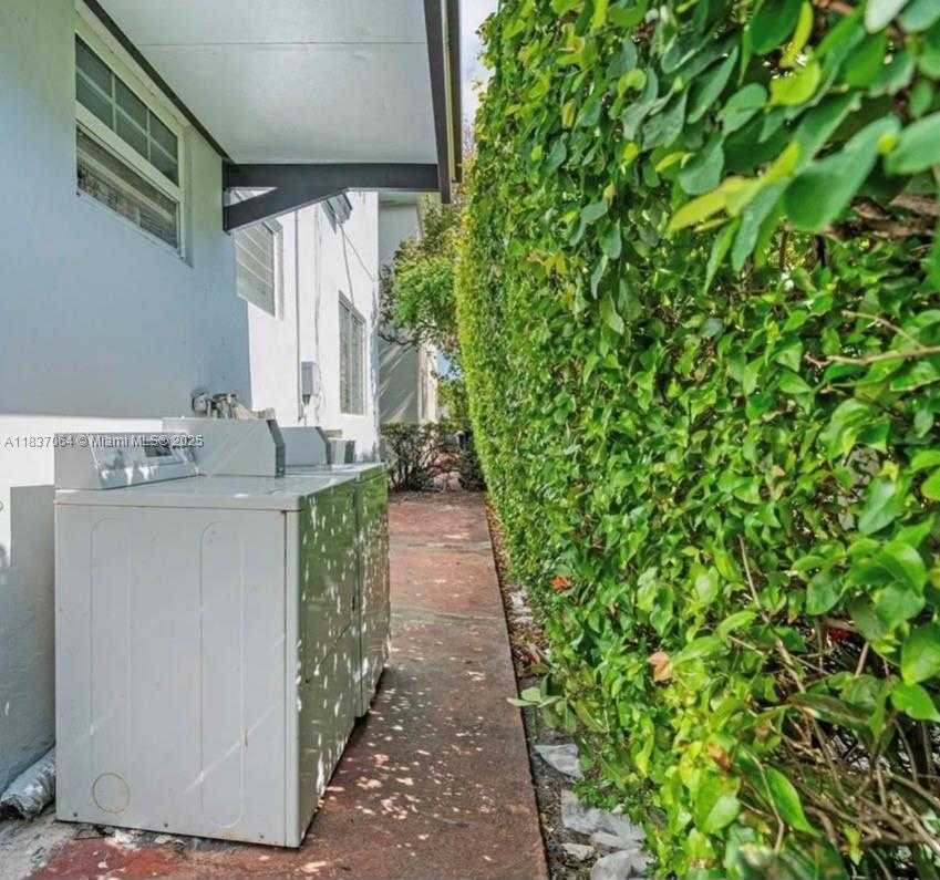 Small Image of 7600 DICKENS AVE #3, Miami Beach Number 9