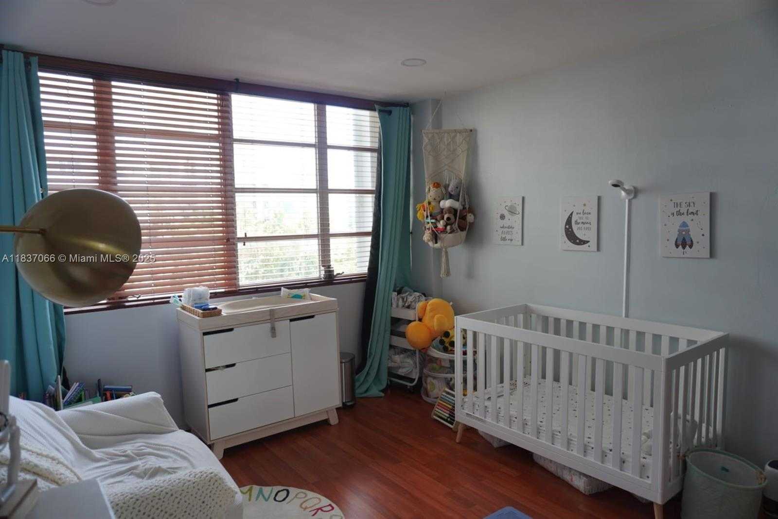 Small Image of 1408 BRICKELL BAY DR #411, Miami Number 16