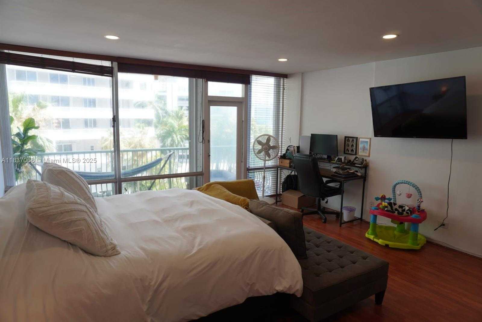 Small Image of 1408 BRICKELL BAY DR #411, Miami Number 18