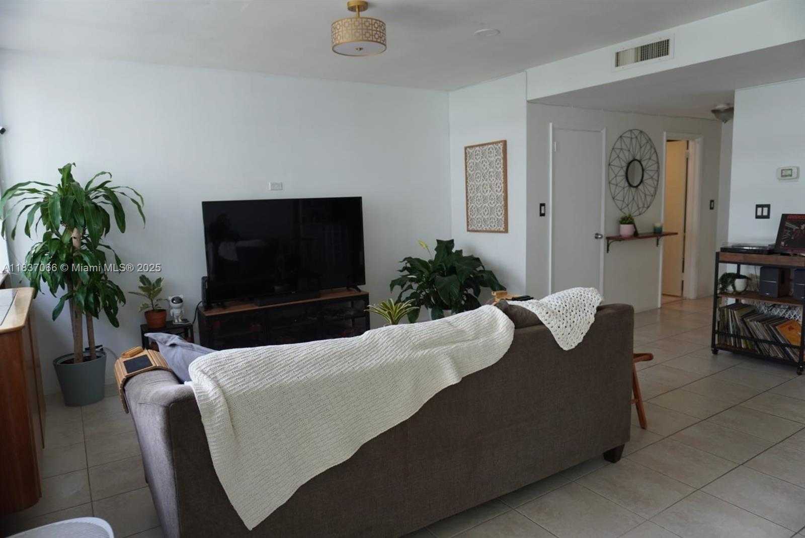 Small Image of 1408 BRICKELL BAY DR #411, Miami Number 3