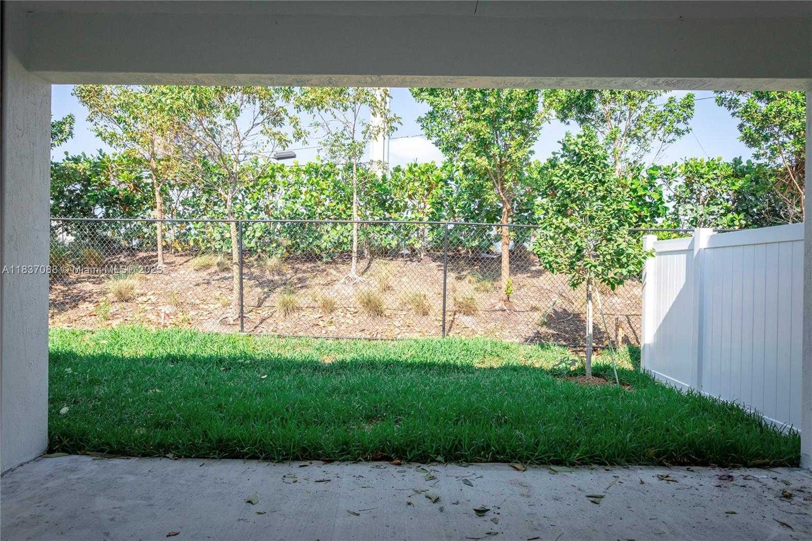 Small Image of 6463 TRAILS OF FOXFORD CT, West Palm Beach Number 26