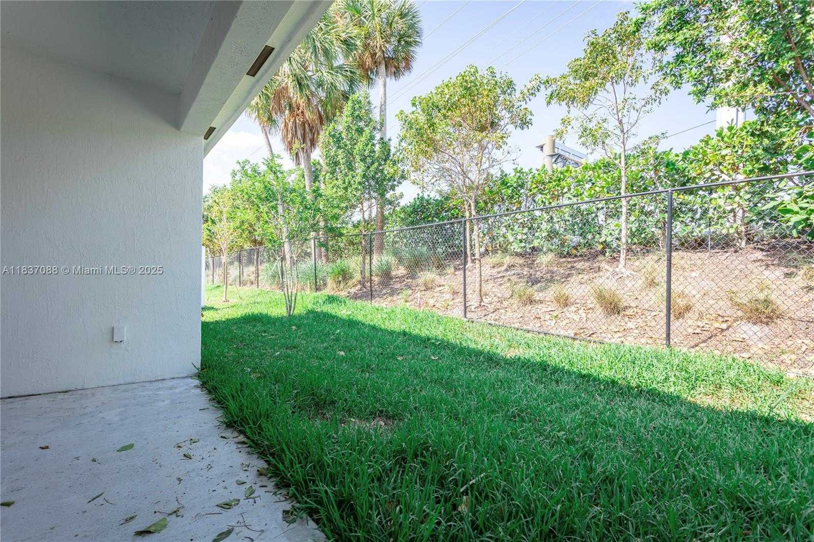 Small Image of 6463 TRAILS OF FOXFORD CT, West Palm Beach Number 27