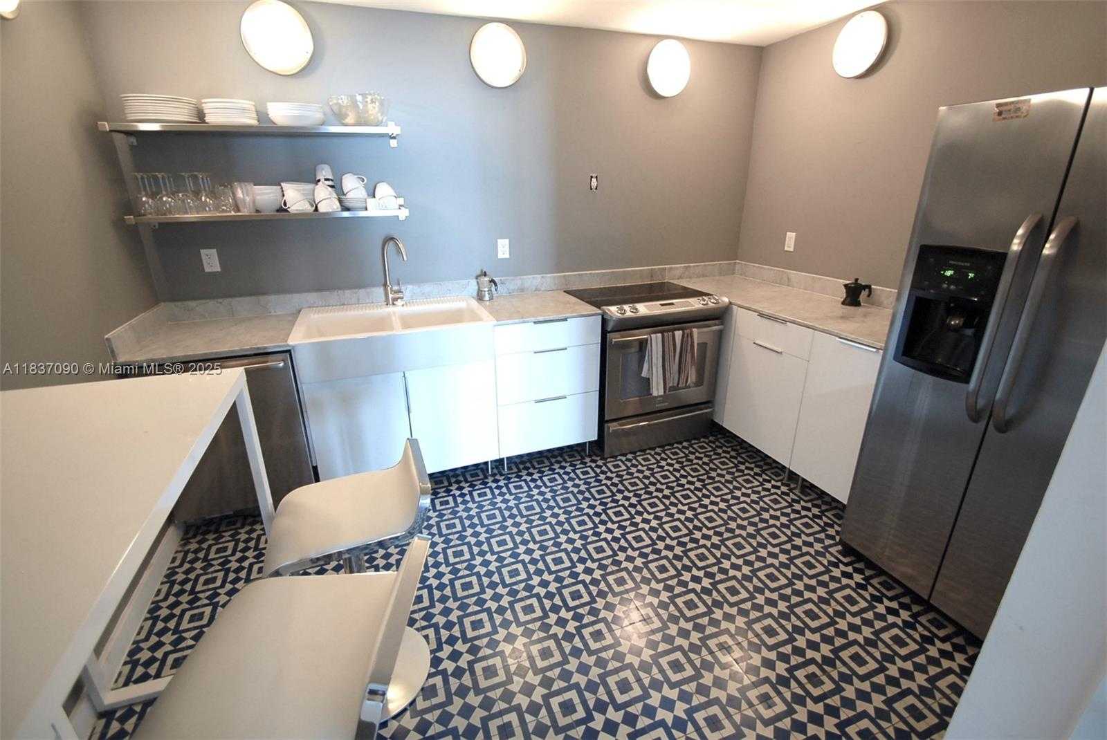 Small Image of 1800 COLLINS AVE #18F, Miami Beach Number 3