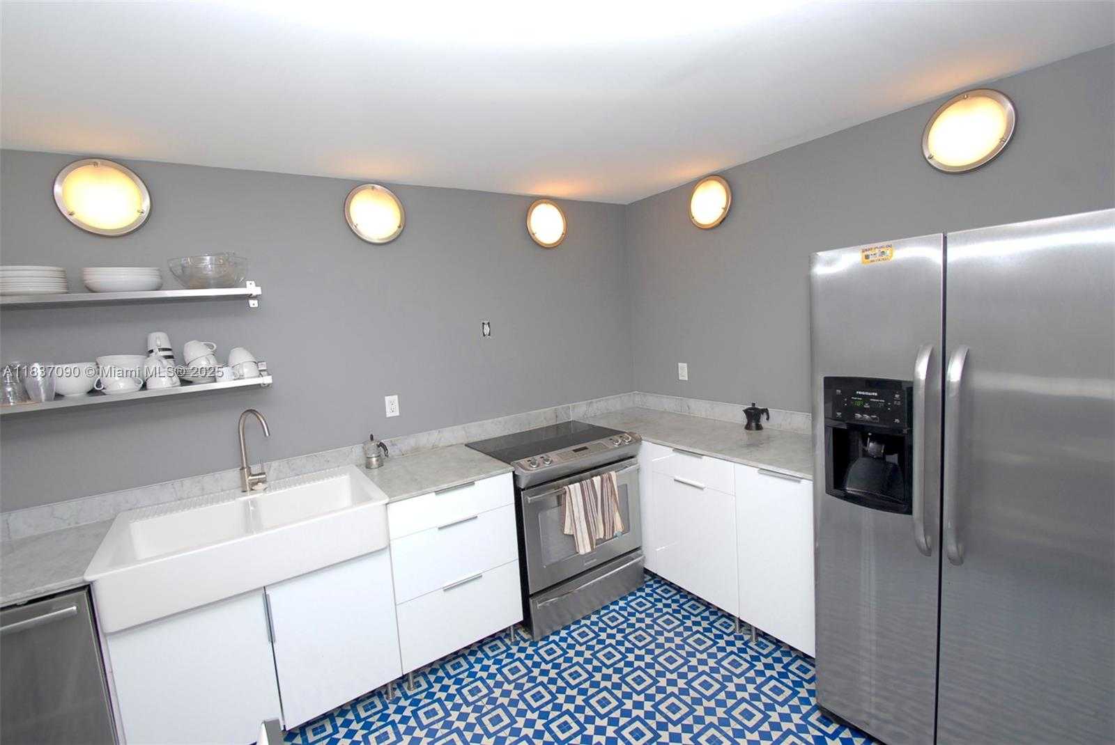 Small Image of 1800 COLLINS AVE #18F, Miami Beach Number 4