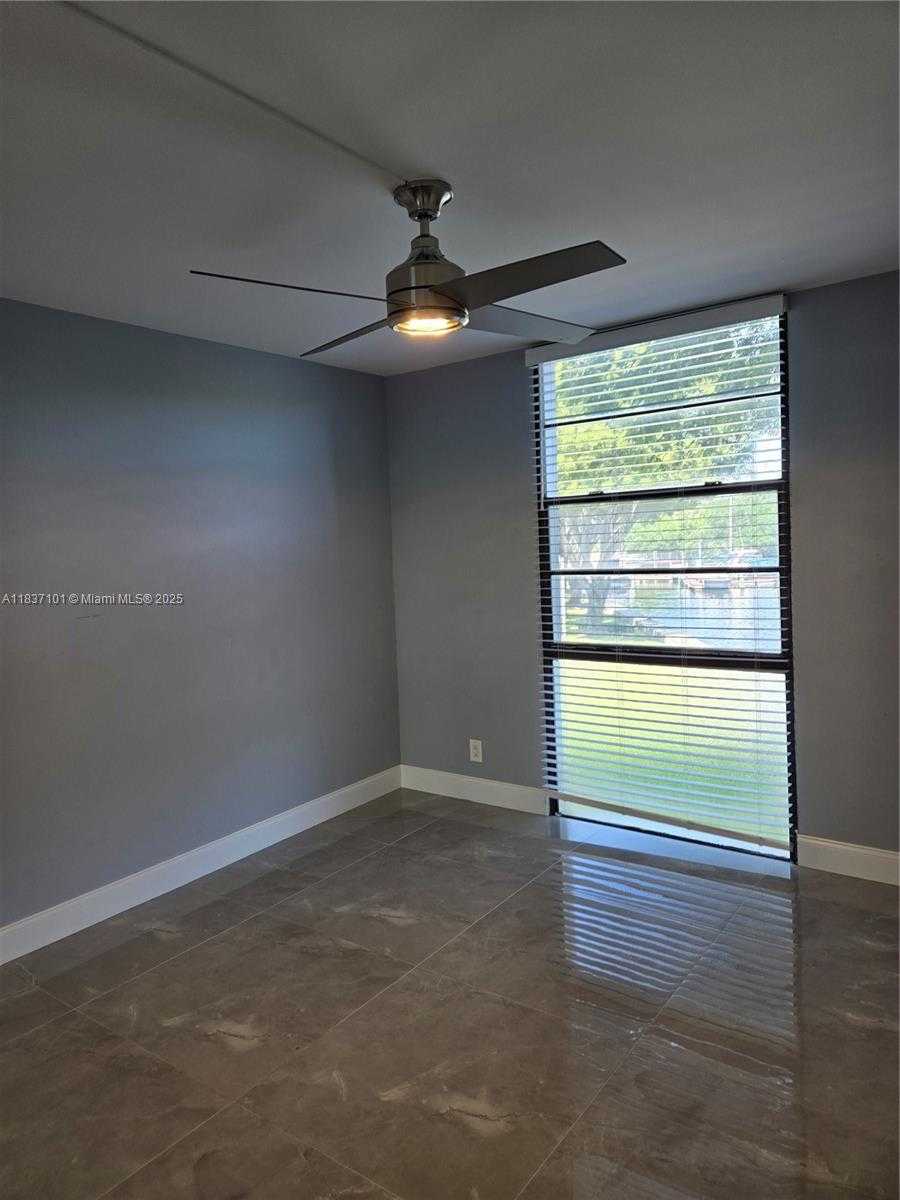 Small Image of 3401 NORTH COUNTRY CLUB DR #EI-202, Aventura Number 24
