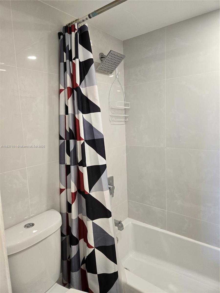 Small Image of 3401 NORTH COUNTRY CLUB DR #EI-202, Aventura Number 29