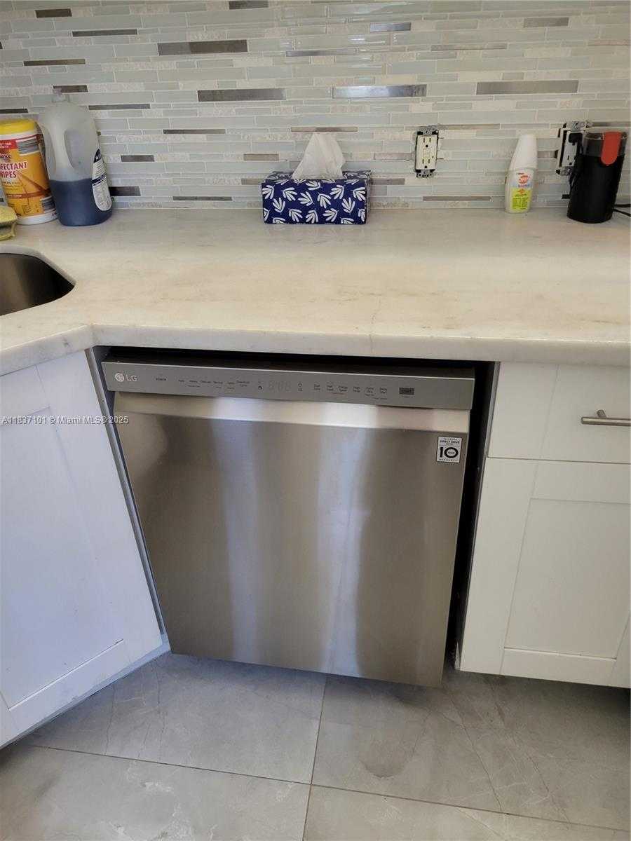 Small Image of 3401 NORTH COUNTRY CLUB DR #EI-202, Aventura Number 5