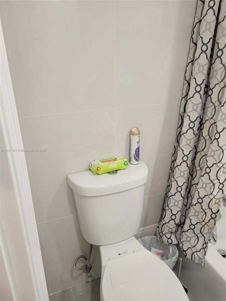 Small Image of 3401 NORTH COUNTRY CLUB DR #EI-202, Aventura Number 7