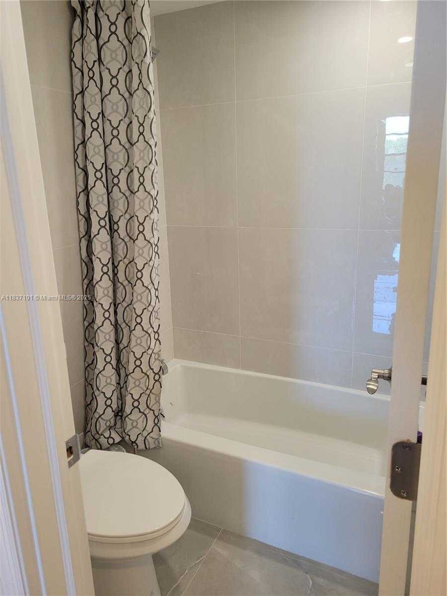 Small Image of 3401 NORTH COUNTRY CLUB DR #EI-202, Aventura Number 8