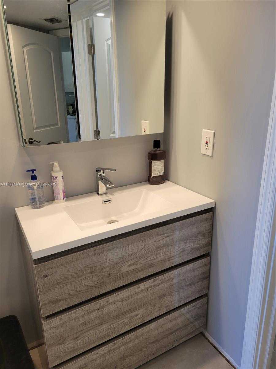 Small Image of 3401 NORTH COUNTRY CLUB DR #EI-202, Aventura Number 9