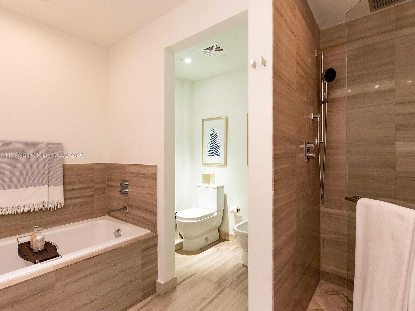 Small Image of 360 OCEAN DR #606S, Key Biscayne Number 30