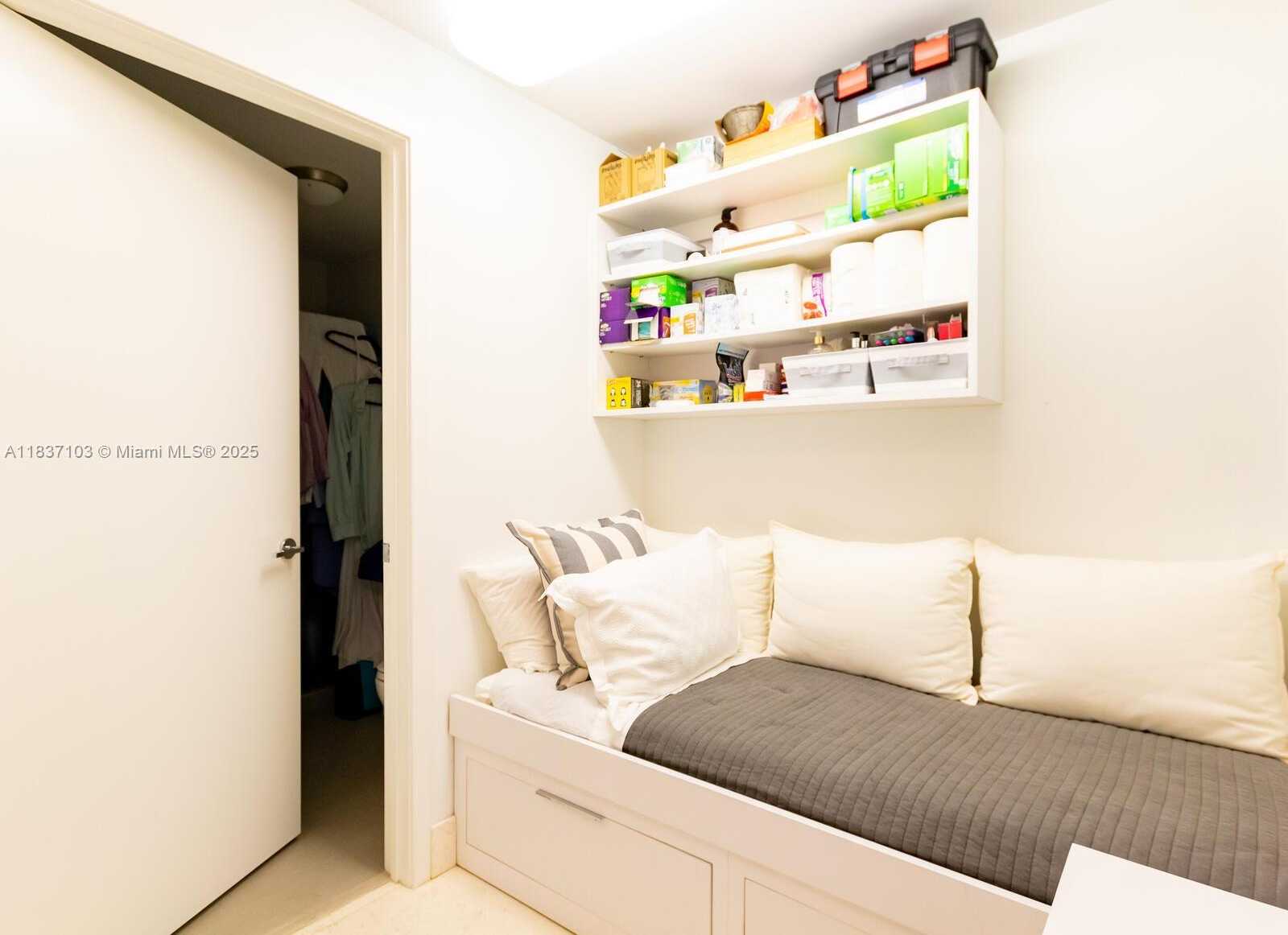 Small Image of 360 OCEAN DR #606S, Key Biscayne Number 32