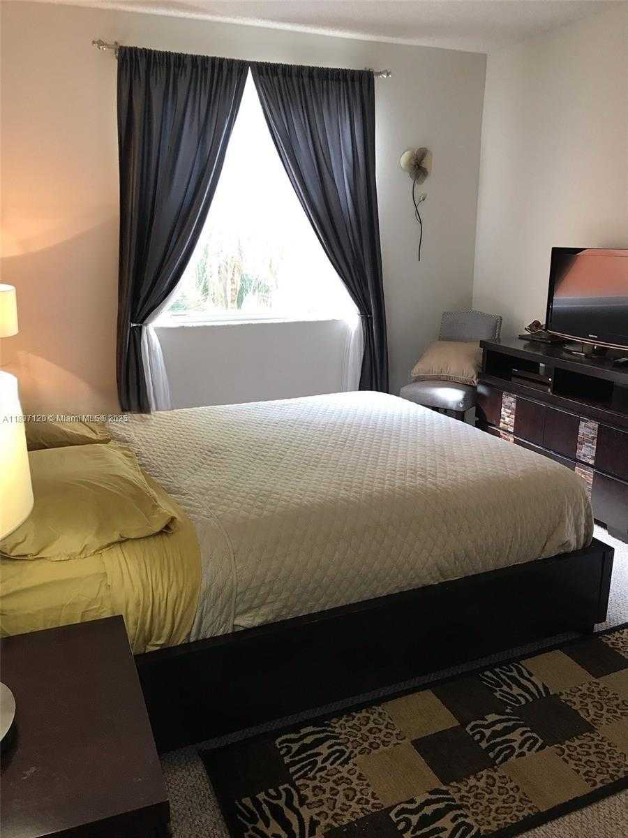 Small Image of 17150 NORTH BAY RD #2522, Sunny Isles Beach Number 11