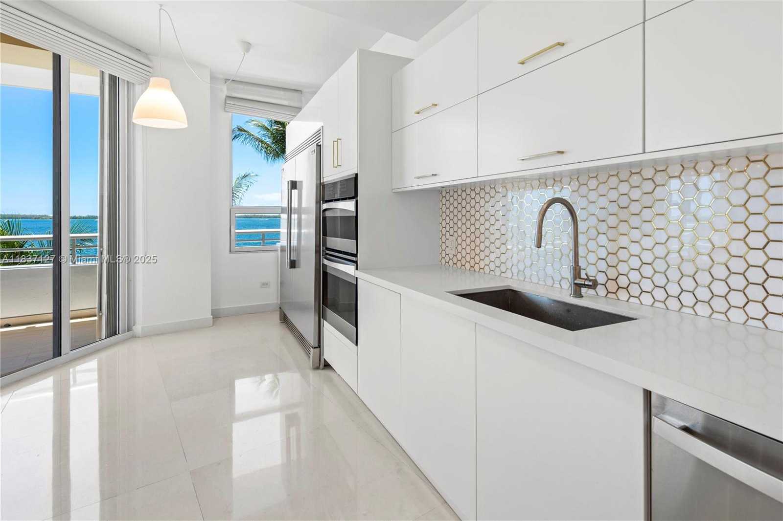 Small Image of Miami Number 10
