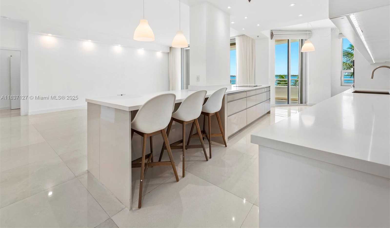 Small Image of Miami Number 11