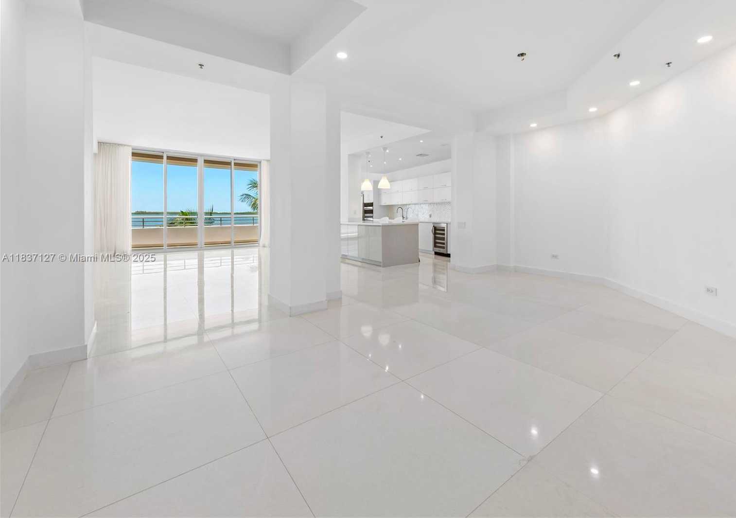 Small Image of Miami Number 3