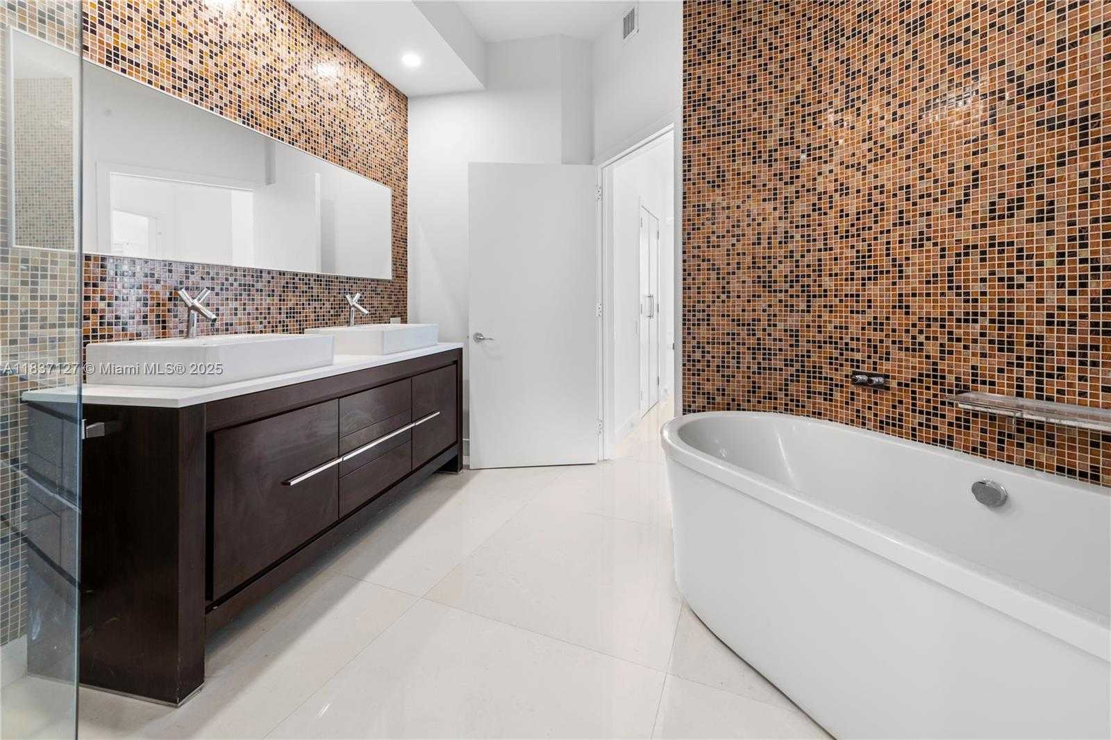 Small Image of Miami Number 42