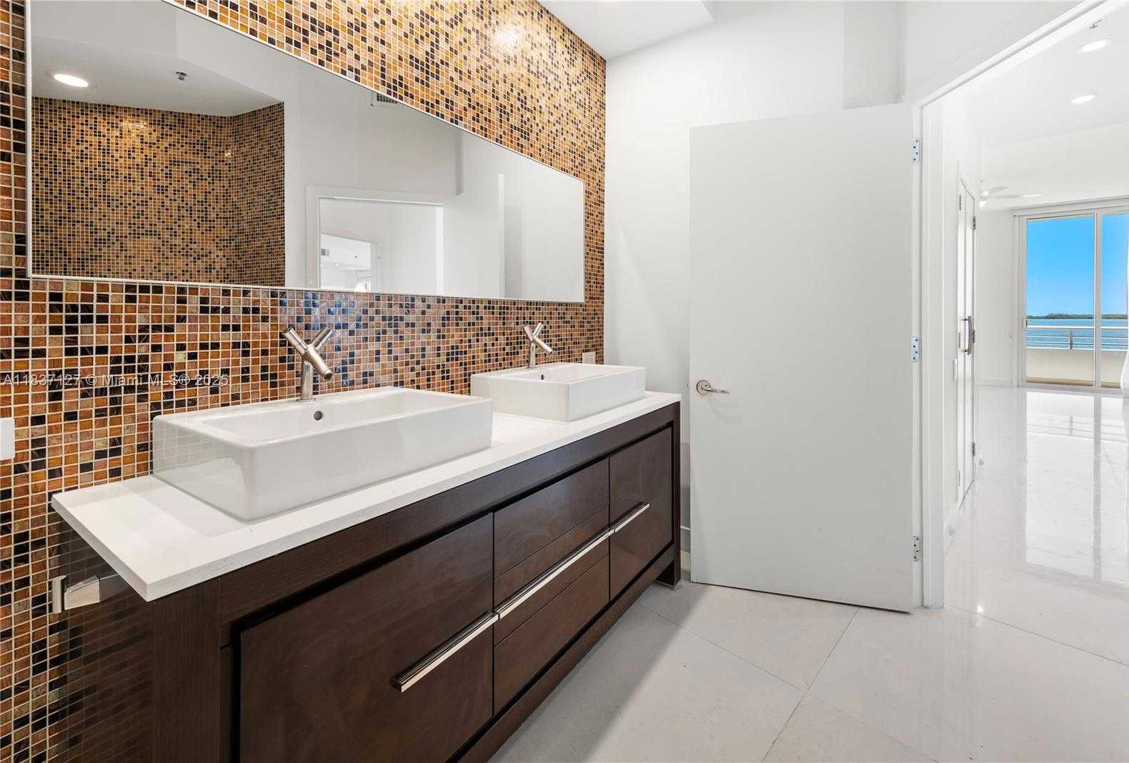 Small Image of Miami Number 43