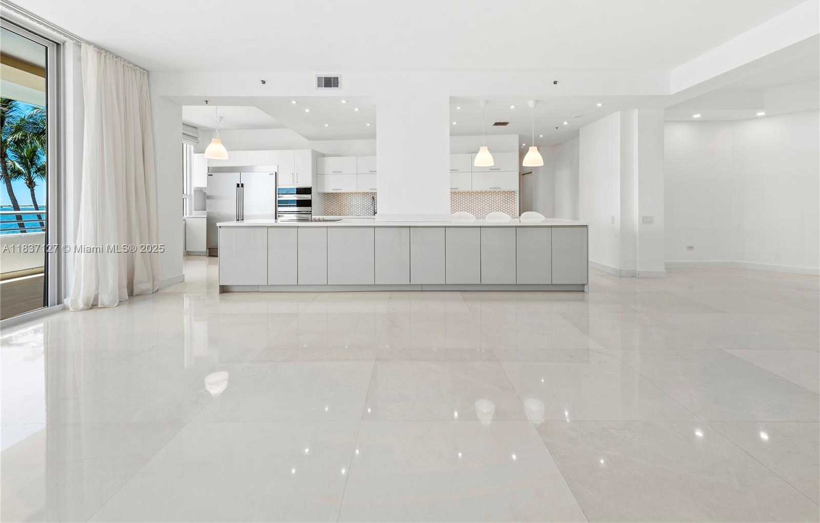 Small Image of Miami Number 5