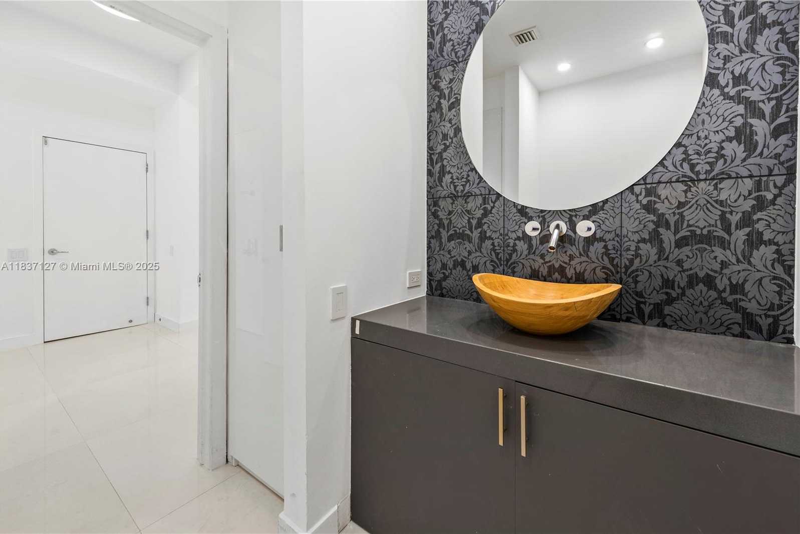 Small Image of Miami Number 57