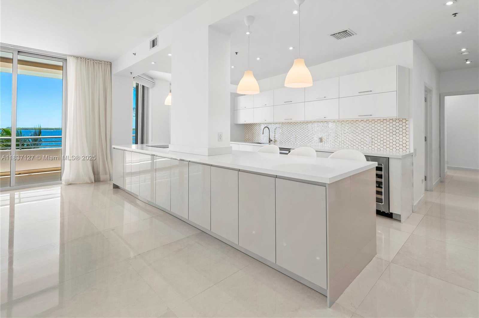 Small Image of Miami Number 7