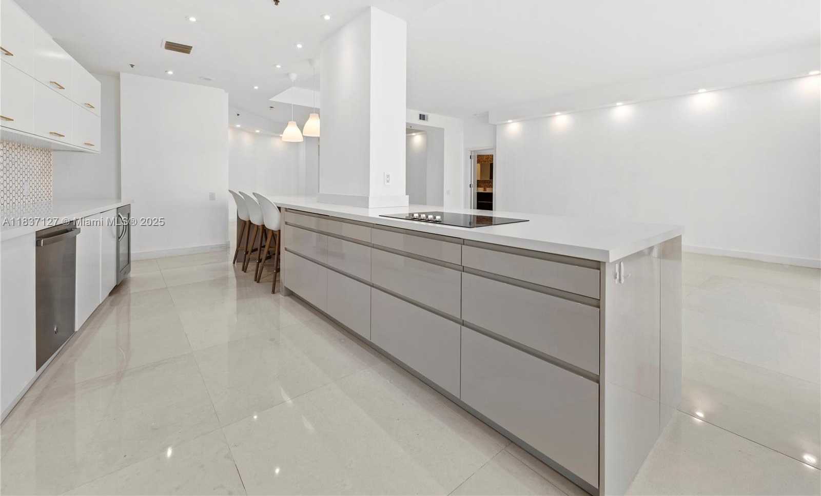Small Image of Miami Number 8