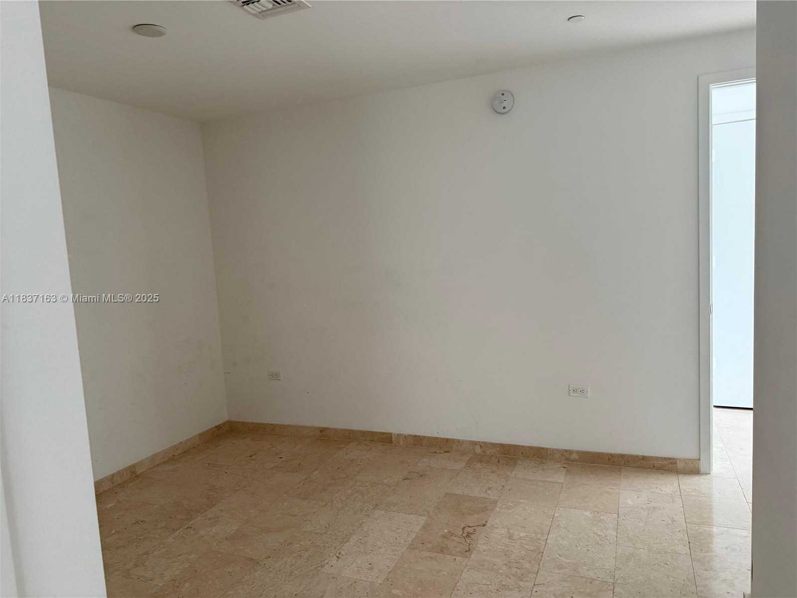 Small Image of 68 SOUTH EAST 6TH ST #3204, Miami Number 13