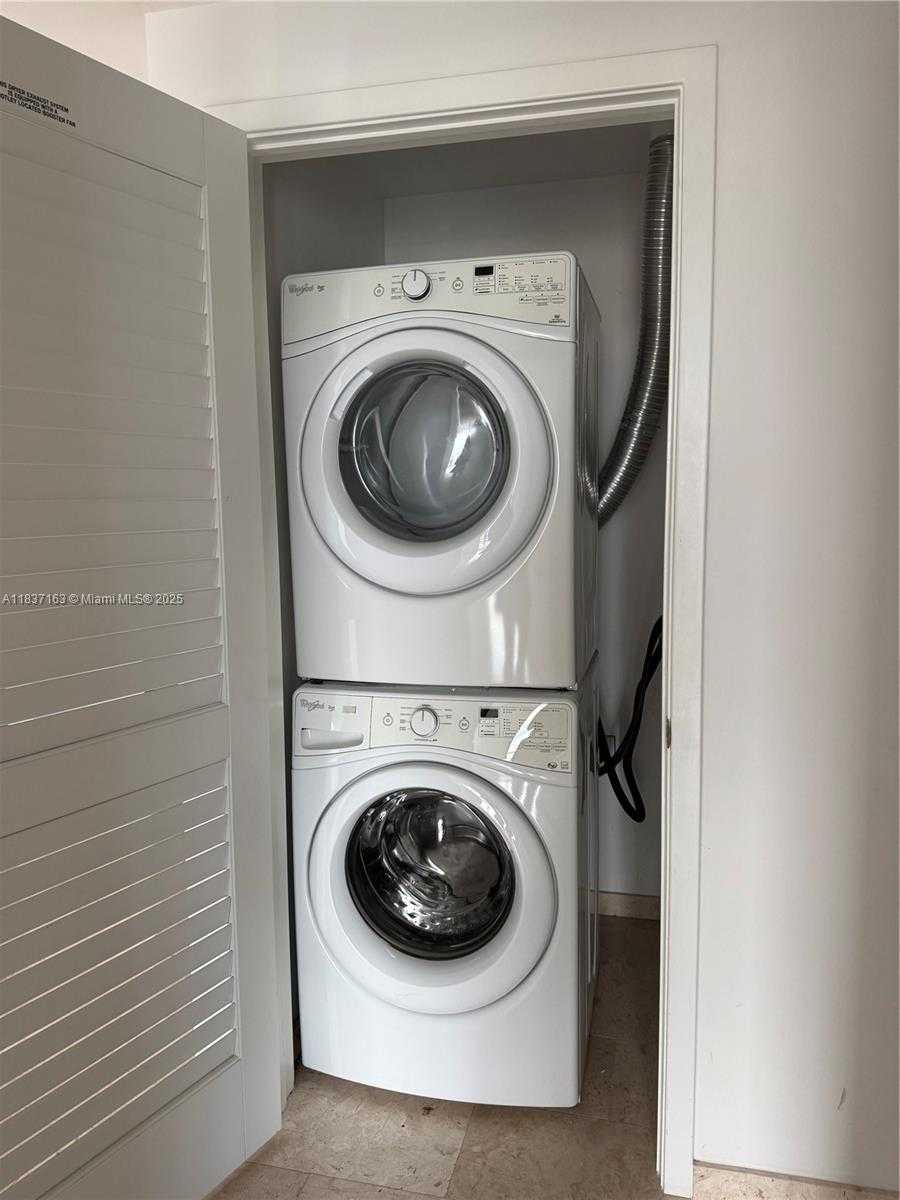 Small Image of 68 SOUTH EAST 6TH ST #3204, Miami Number 17