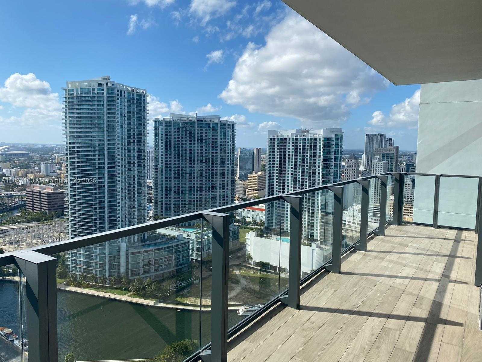 Small Image of 68 SOUTH EAST 6TH ST #3204, Miami Number 3
