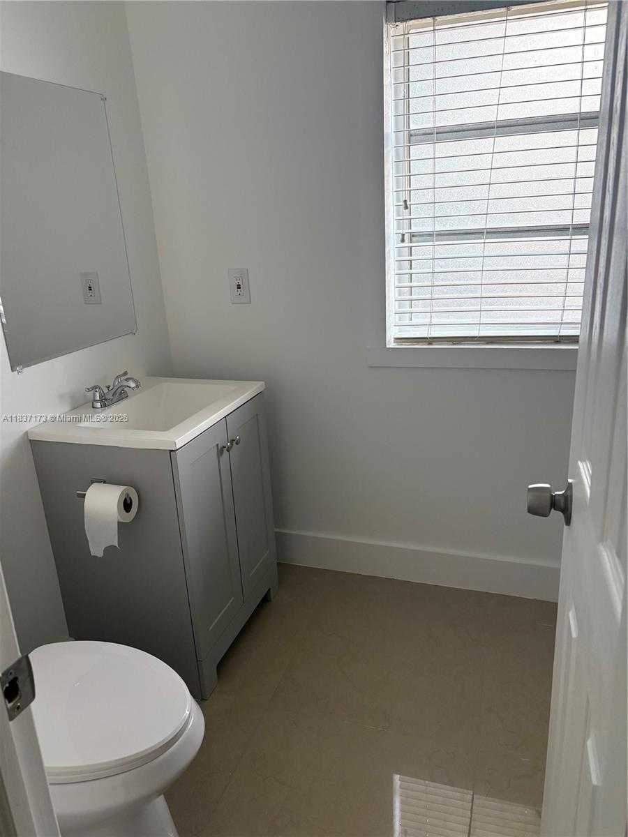 Small Image of 249 EAST 3RD, Hialeah Number 6