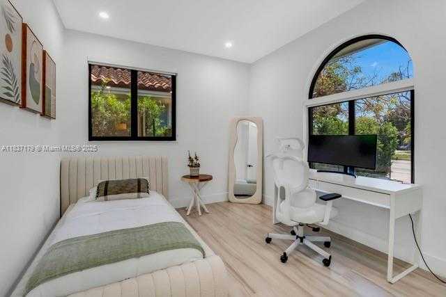 Small Image of 1543 BIRD RD, Coral Gables Number 10