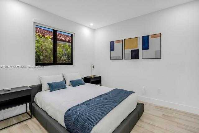 Small Image of 1543 BIRD RD, Coral Gables Number 11