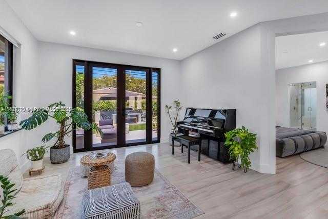 Small Image of 1543 BIRD RD, Coral Gables Number 21