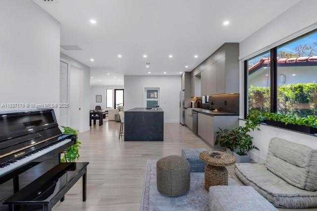 Small Image of 1543 BIRD RD, Coral Gables Number 23