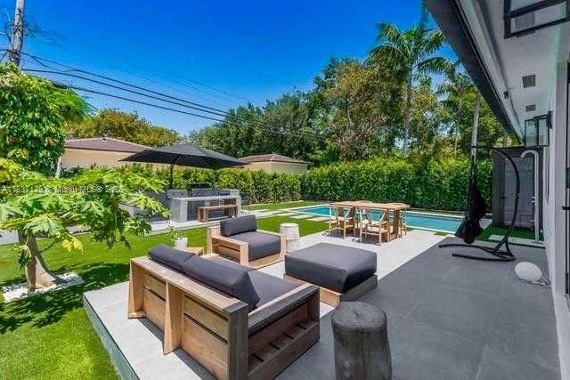 Small Image of 1543 BIRD RD, Coral Gables Number 28