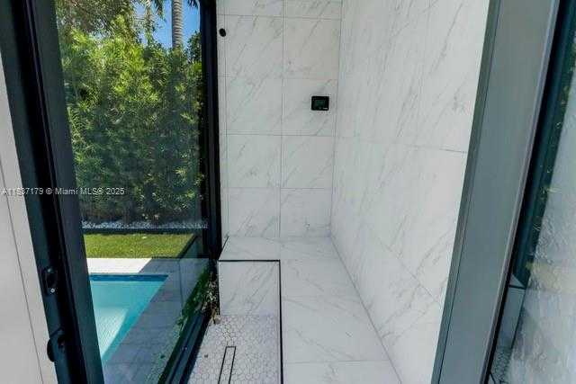 Small Image of 1543 BIRD RD, Coral Gables Number 31