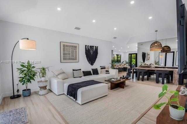 Small Image of 1543 BIRD RD, Coral Gables Number 4