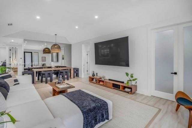 Small Image of 1543 BIRD RD, Coral Gables Number 5