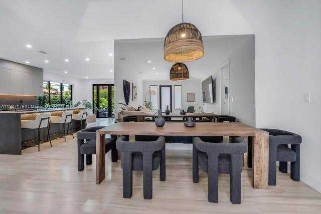 Small Image of 1543 BIRD RD, Coral Gables Number 7