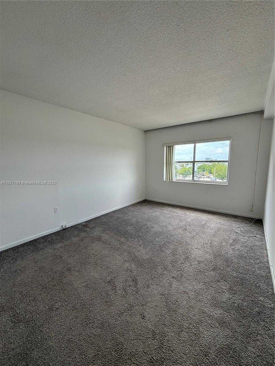 Small Image of 400 KINGS POINT DR #309, Sunny Isles Beach Number 27