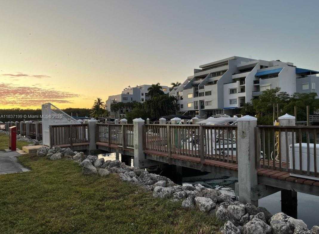 Small Image of 400 KINGS POINT DR #309, Sunny Isles Beach Number 40
