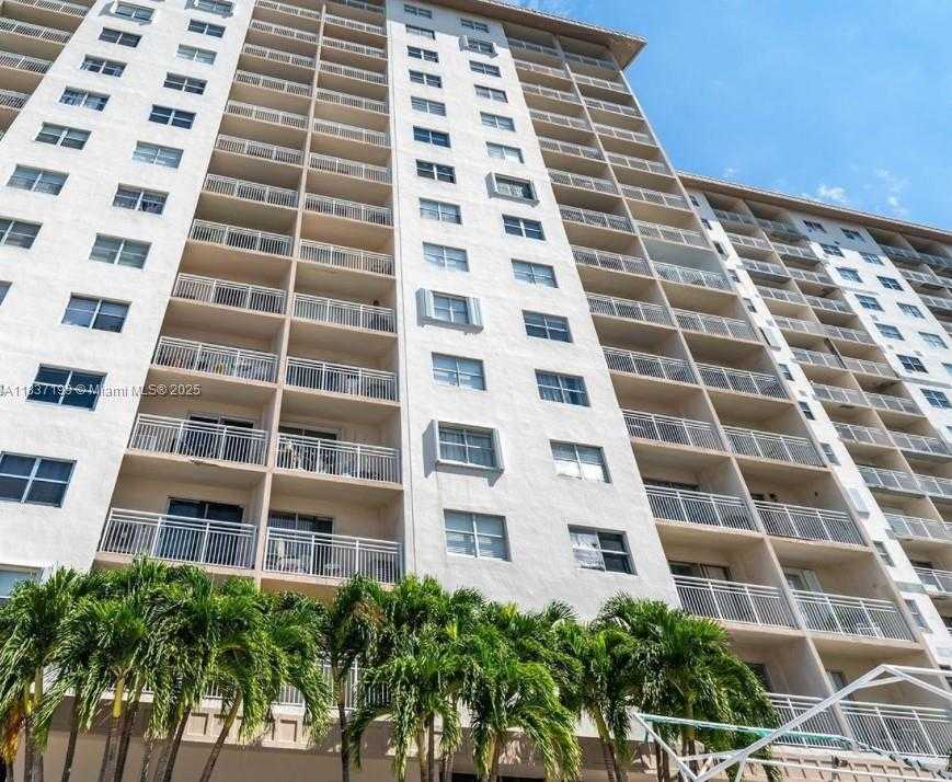 Small Image of 400 KINGS POINT DR #309, Sunny Isles Beach Number 6