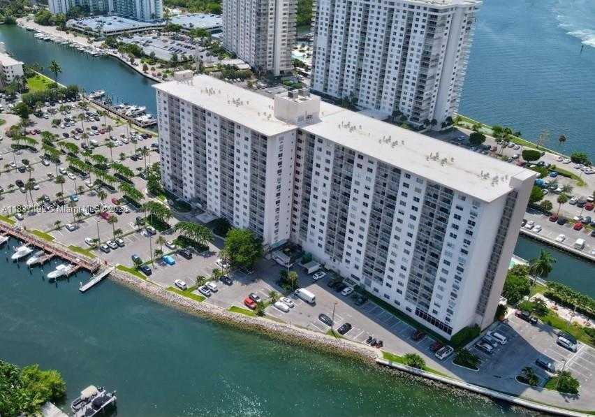 Small Image of 400 KINGS POINT DR #309, Sunny Isles Beach Number 9
