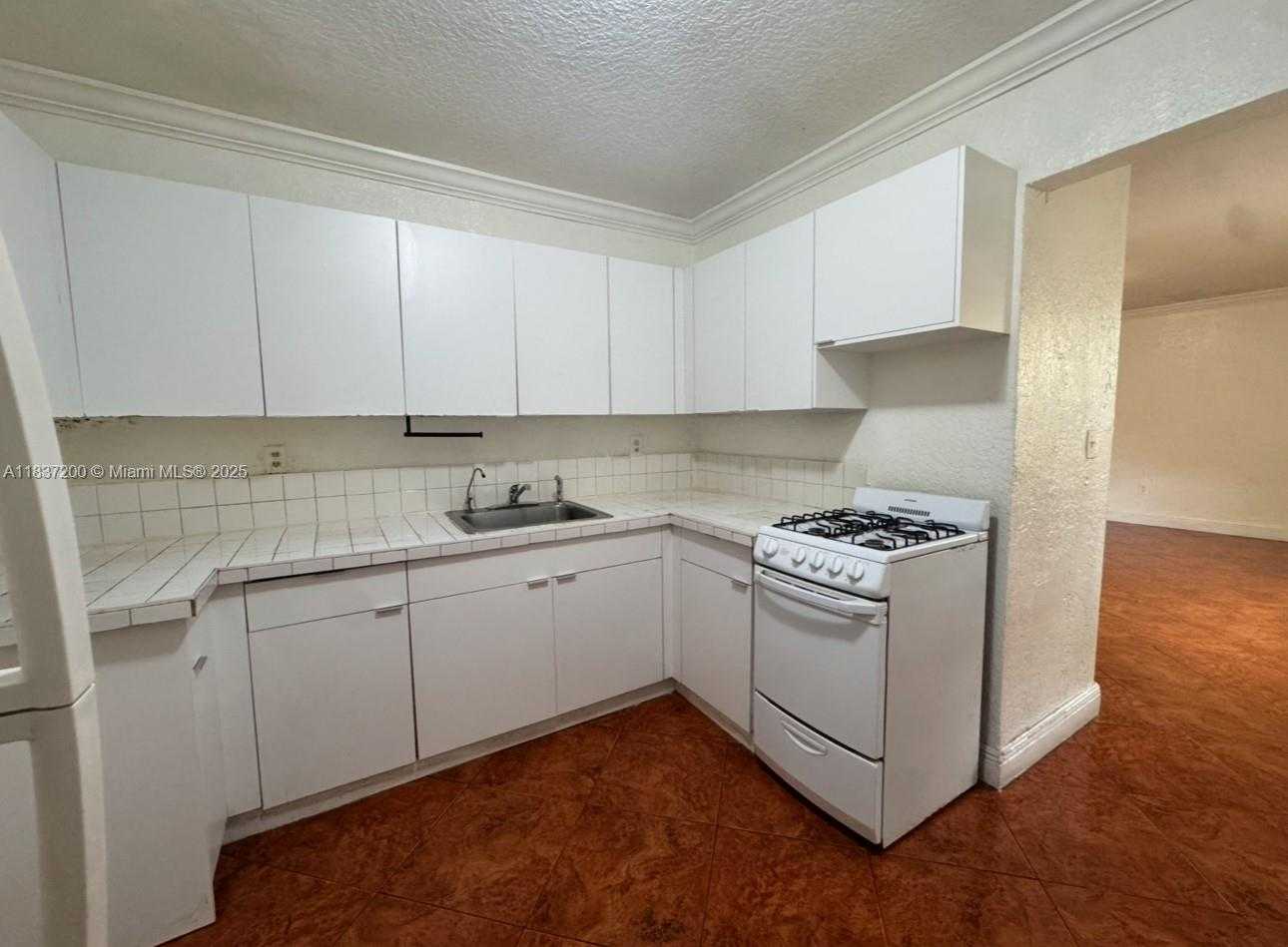 Small Image of 1230 WEST 54TH ST #207A, Hialeah Number 3