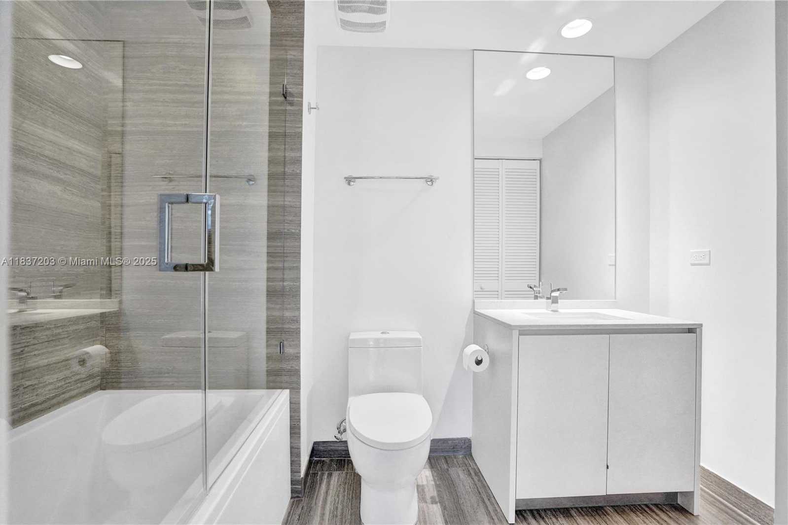 Small Image of 1010 BRICKELL AVE #4607, Miami Number 17
