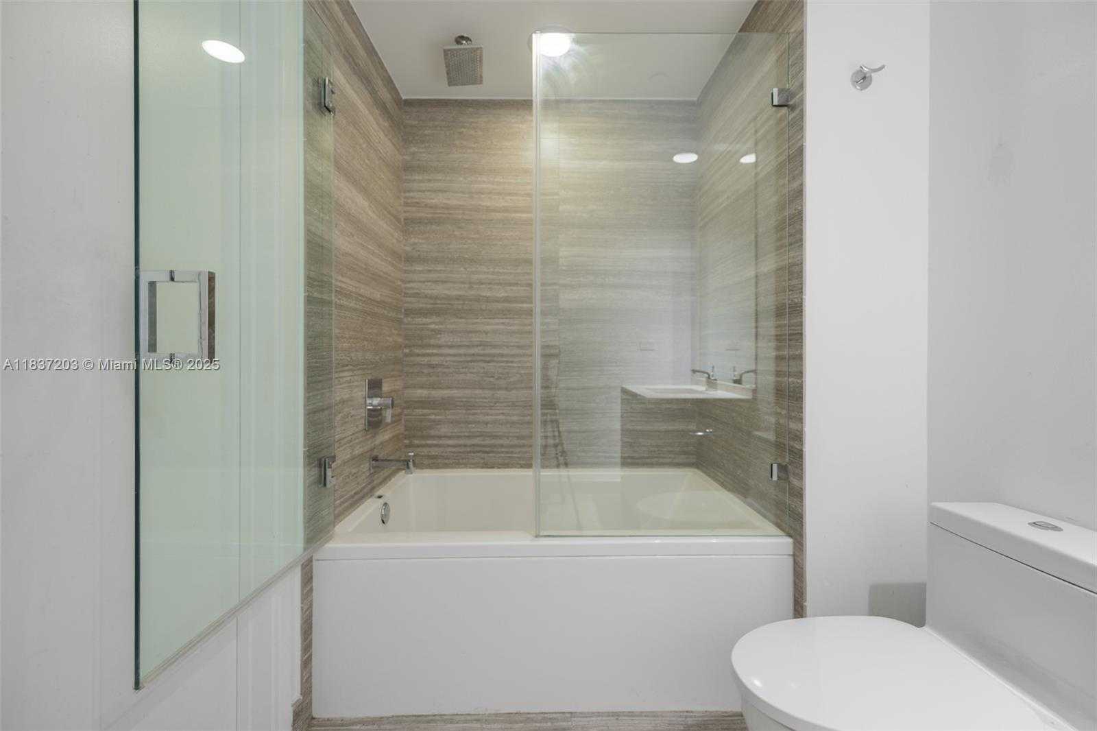 Small Image of 1010 BRICKELL AVE #4607, Miami Number 18