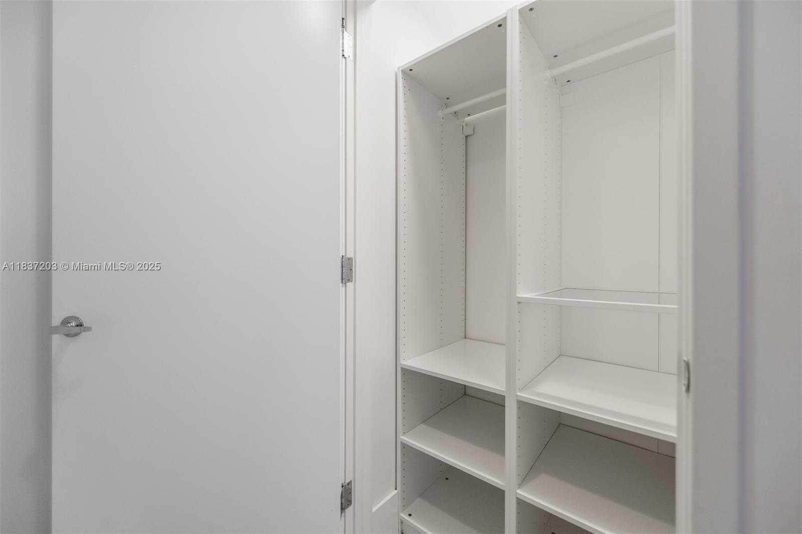 Small Image of 1010 BRICKELL AVE #4607, Miami Number 19